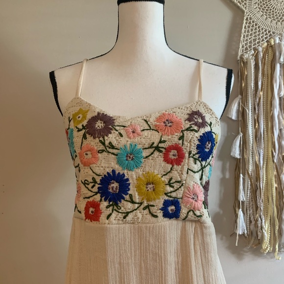 Judith March Dress size medium embroidered florals lined and EUC - Picture 2 of 8